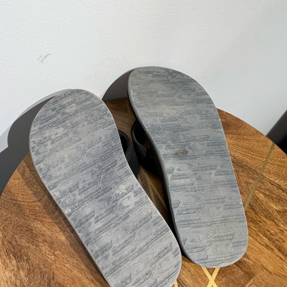O’Neill flip flops - Picture 3 of 3